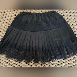 Black Lace Pleated Women's Skirt